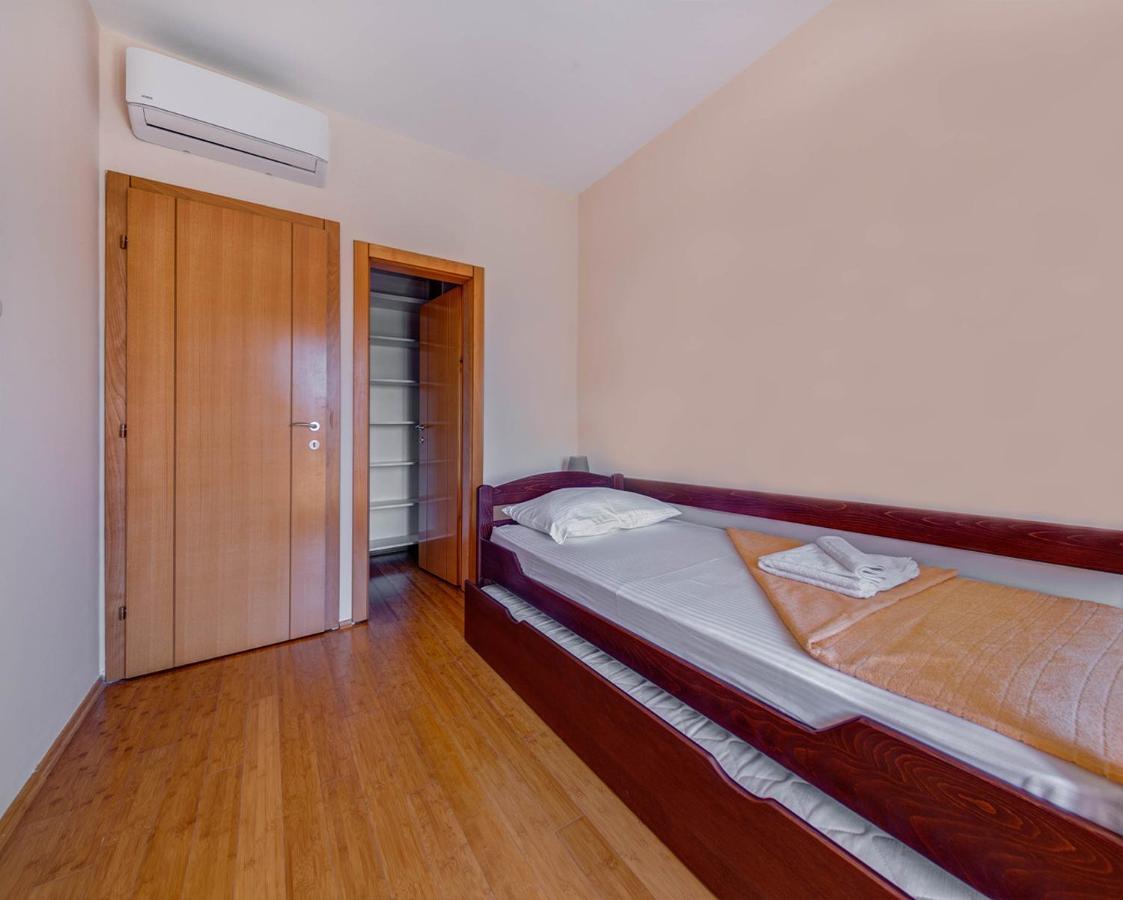 Port Adria Apartments Kamenari Exterior foto
